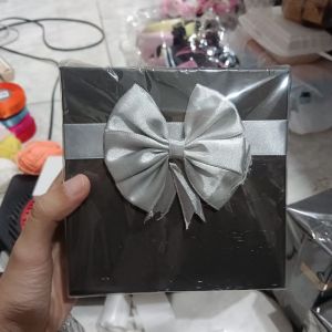 Box Kado Sedang Pita Silver