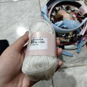 Benang Wol Putih