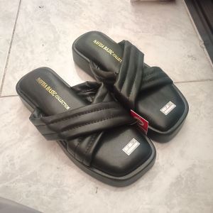 Navisa Sandal Fashion/Hitam/39