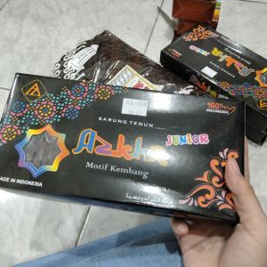Azkha Sarung Tenun Motif Kembang