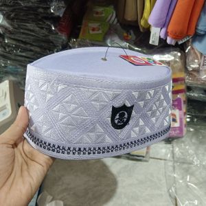 Peci Putih