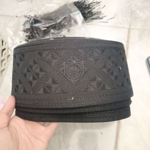 Peci Hitam