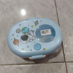 Tempat Makan Astronot Biru