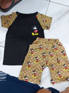 Setelan kaos mickey