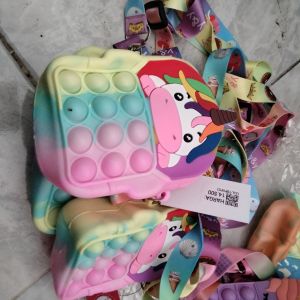 Tas pop it kuda poni