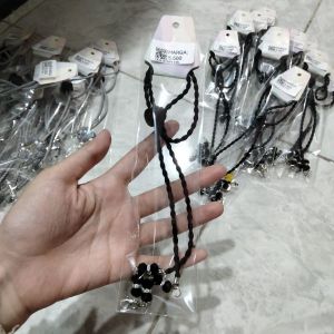 Strap masker mote hitam