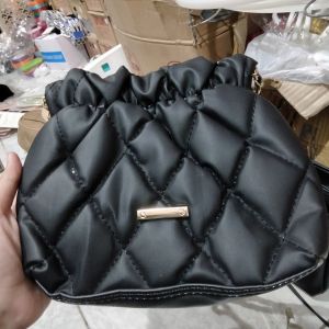 Tas selempang rante/ hitam