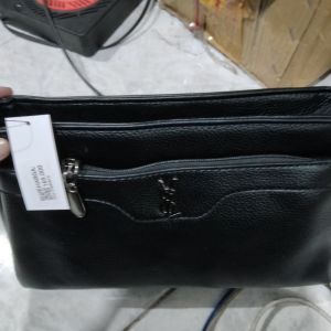 Tas selempang hitam