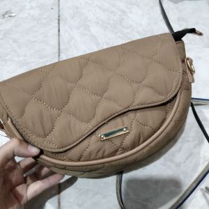 tas selempang kancing khaki