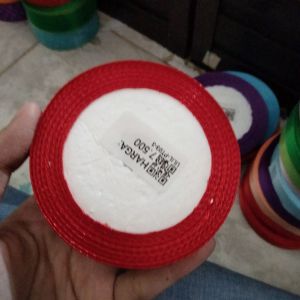 pita gulung Polkadot merah