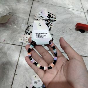 Gelang manik manik