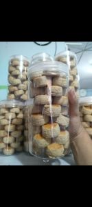 Kue kacang tabung