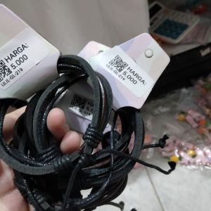 gelang hitam 