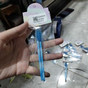 sisir bulu mata biru