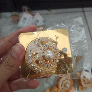 Bross Bulan Sabit Mutiara Tengah