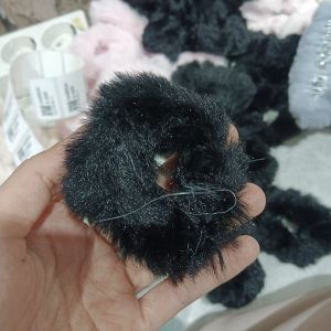 Ikat Rambut Bulu 