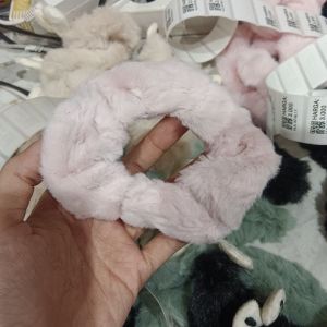 Ikat Rambut Bulu