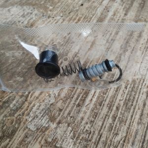 Seal master rem Satria / Vixion belakang