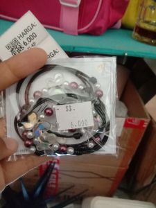 Gelang tali kupu ungu