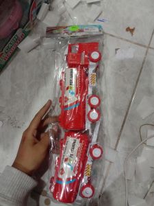 Mainan truk gandeng
