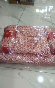 Kayana kasur bintik merah