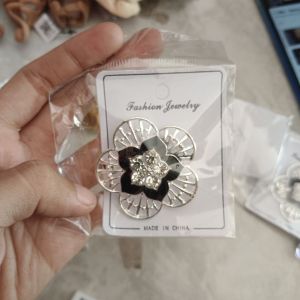 Bross Bunga Perak