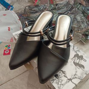 Navisa Heels Hitam/40