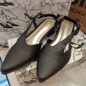 Navisa Heels Hitam/39