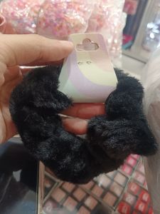 Ikat Rambut Bulu - Hitam