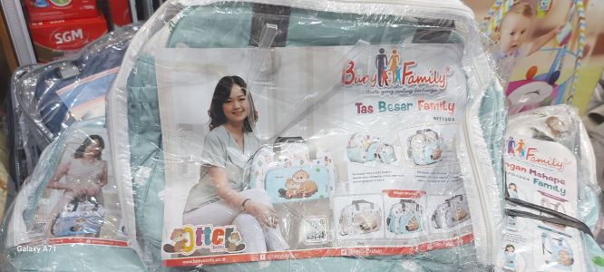 Tas besar family otter