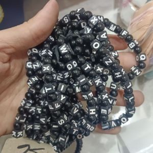 Gelang Manik Huruf
