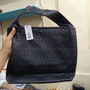 Tas Fashion Wanita / Hitam