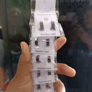 Tindik Anting/ Kecil/ Hitam