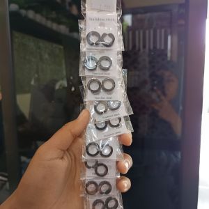 Tindik Anting/ Sedang/ Hitam 