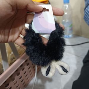 Ikat Rambut Bulu Hitam