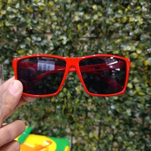 Kacamata Anak Merah