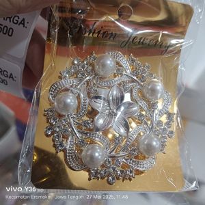 Bross Bunga Mutiara