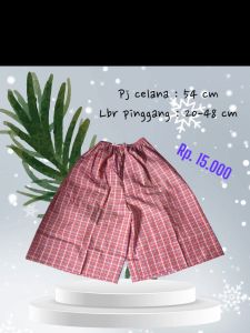 Celana pendek kotak2 wanita