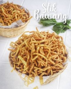 stik bawang toples