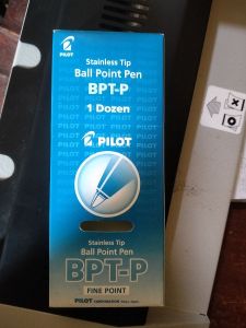 Pena pilot warna hitam