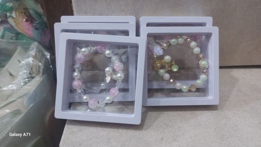 Gelang mote box