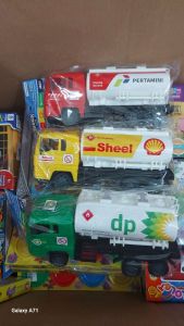 Truck minyak mini