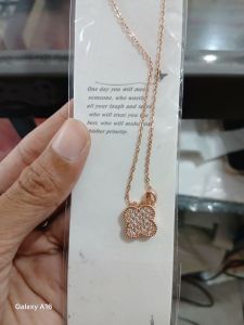 Kalung Bandul Semanggi