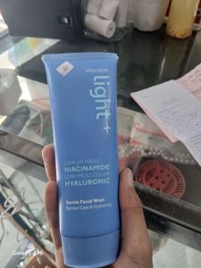 Wardah Light Low Ph Nano Niacinamide Low Molecular Hyaluronic gentle Wash Barrier Care & Hydrating