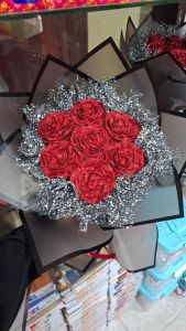 Bucket Bunga Wisuda 7 Tangkai - Maroon