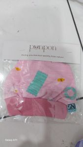 Topi bayi ponpon