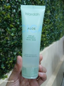 Wardah Nature Daily Aloe Hydramild Facial Wash 50ml