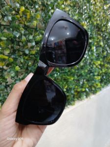 Kacamata Hitam Las