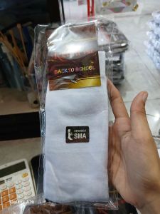 REATA - Kaos Kaki Hitam Putih SMA