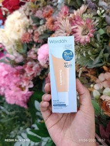 Wardah Liquid Foundation 2in1 Makeup + Brightening Skincare No.04 Caramel